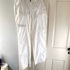 EUC Chicos sz 2 lightweight 97cotton 3% spandex, pants. Comfy & cool looking!